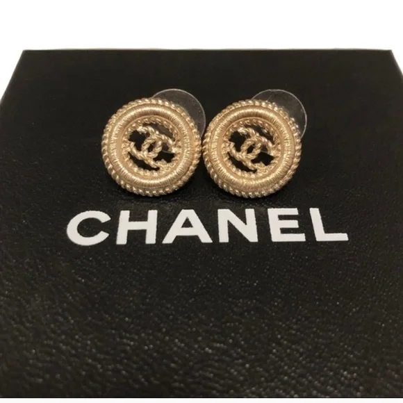 🌼 🏖️☀️SUMMER SALE☀️🏖️ Chanel CC Caged Earrings in GHW - Picture 7 of 7